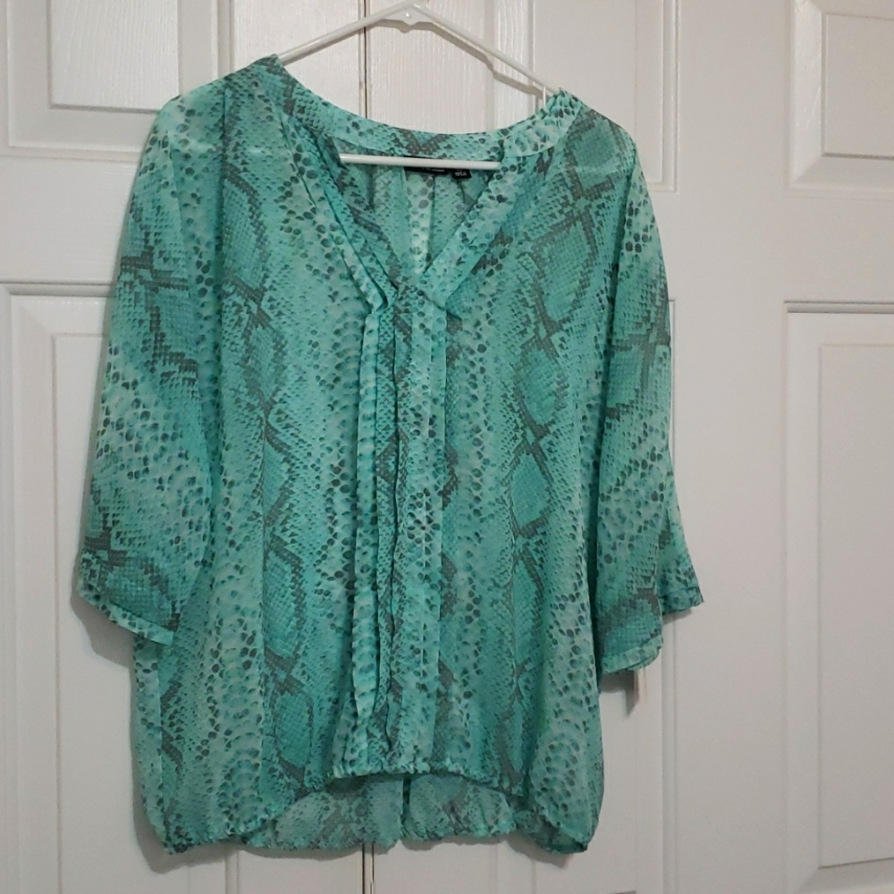 Women's pullover blouse. a.n.a